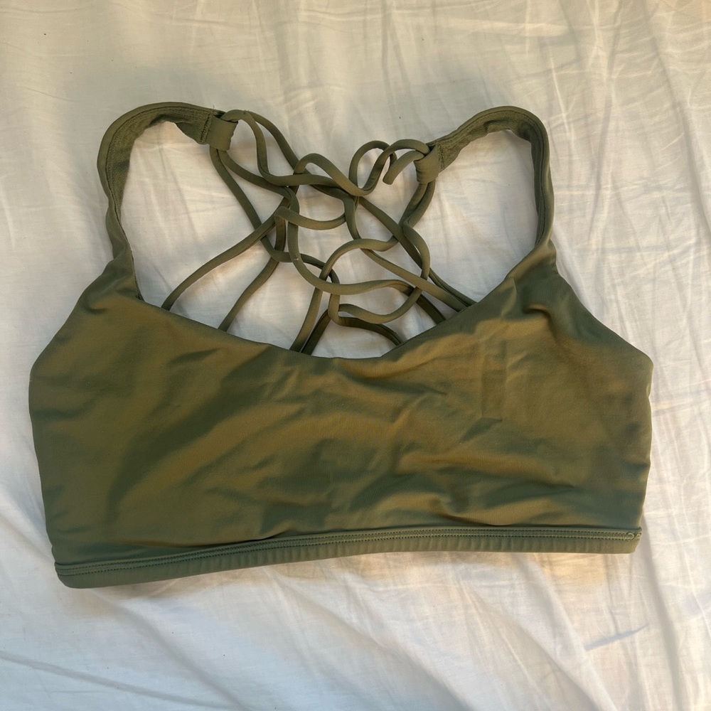 Super adorable green lululemon sports bra